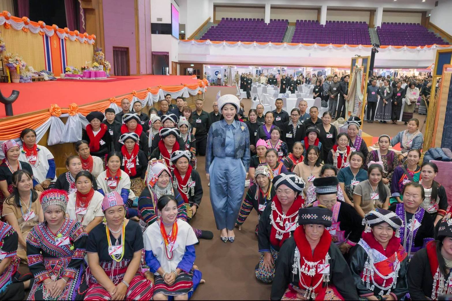 พช.พิษณุโลกร่วมโครงการจัดแสดงนิทรรศการและผลงานภูมิปัญญาผ้าไทยและงานหัตถกรรมชุมชน ภาคเหนือ 