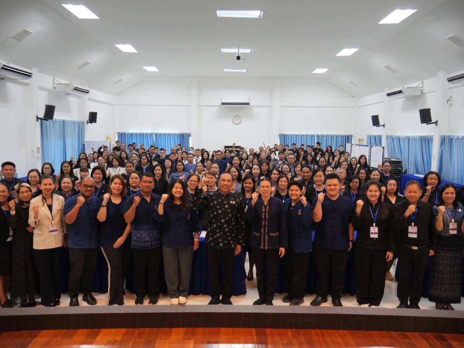  🌞 พช.พิษณุโลก เข้าร่วมอบรมโครงการฝึกอบรมหลักสูตรเสริมสมรรถนะผู้อำนวยการกลุ่มงาน สำนักงานพัฒนาชุมชนจังหวัดและส่วนกลาง ระหว่างวันที่ 27-29 เมษายน 2569 ณ หอประชุม 60 ปี วิทยาลัยการพัฒนาชุมชน กรมการพัฒนาชุมชน อำเภอบางละมุง จังหวัดชลบุรี