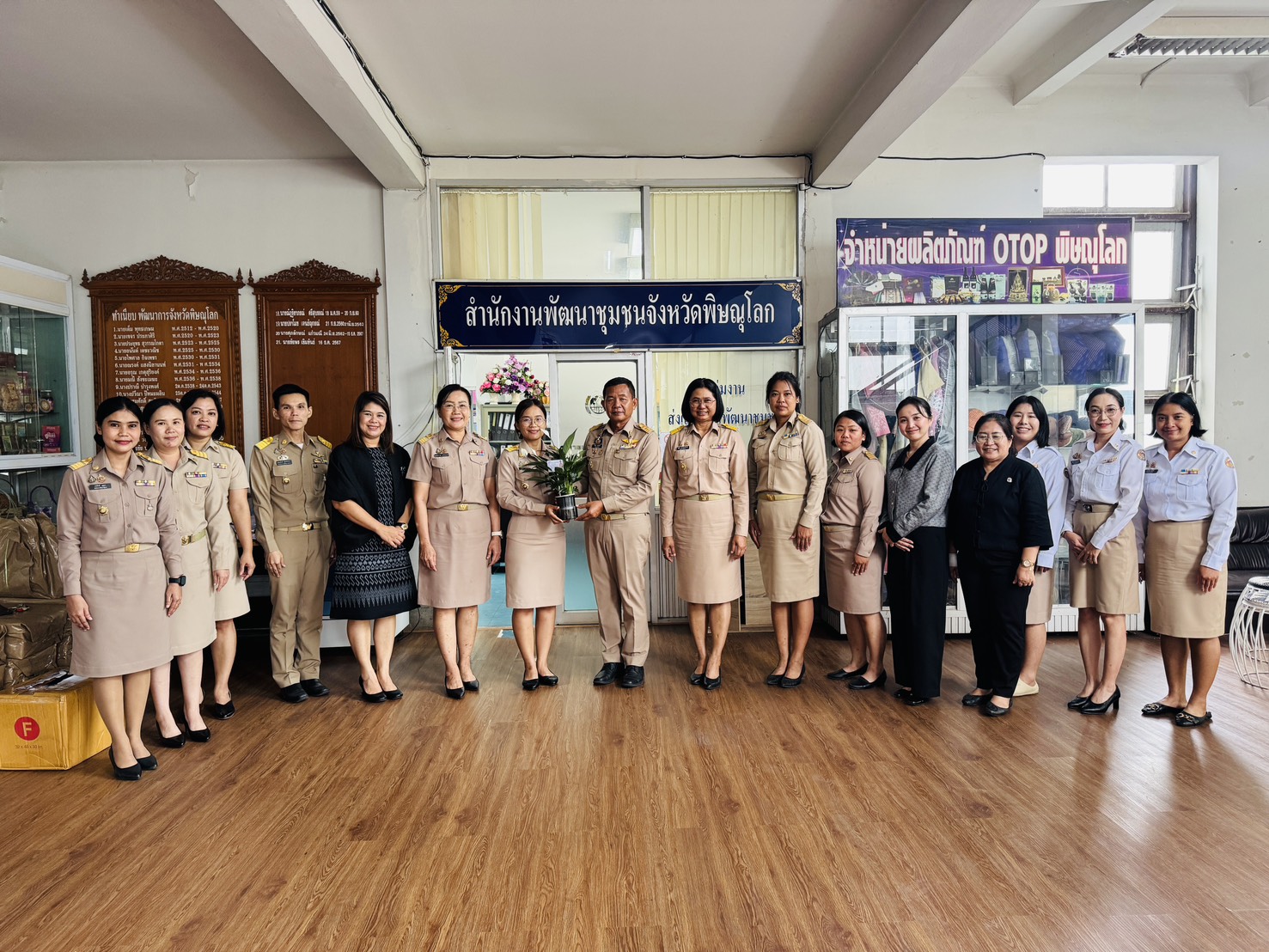 สพจ.พิษณุโลก นำข้าราชการรายงานตัวต่อรองผู้ว่าราชการจังหวัดพิษณุโลก