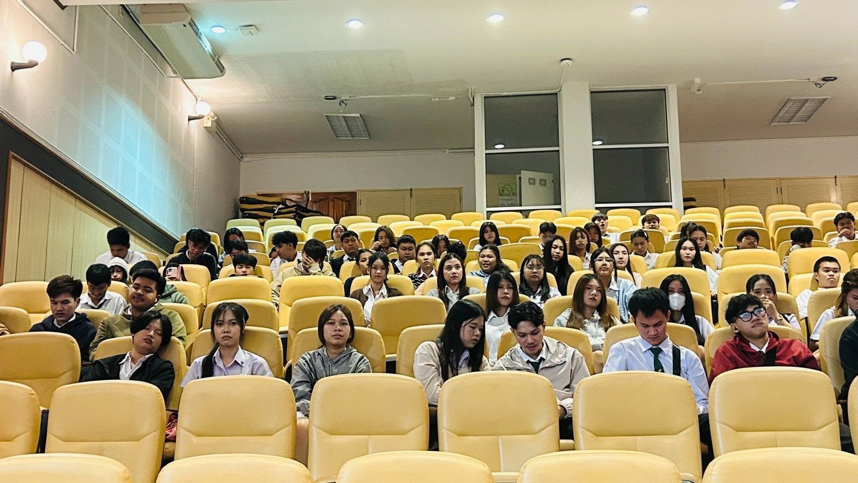 พช.พิษณุโลก ถ่ายทอดองค์ความรู้ OTOP สู่รั้วมหาวิทยาลัย “Level Up Your Skills” ปั้นนักศึกษาสู่ผู้ประกอบการดิจิทัล เชื่อมทุนชุมชน–ความคิดสร้างสรรค์–เทคโนโลยี สู่การสร้างคุณค่าในโลกยุคใหม่