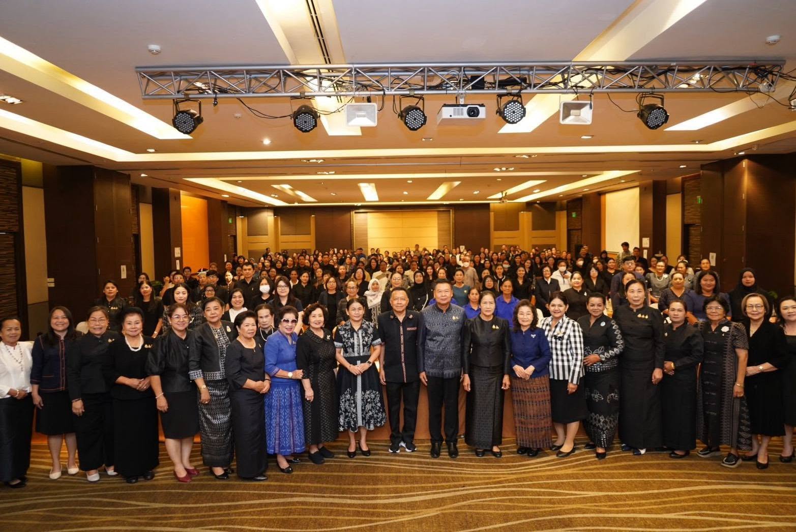 พช.พิษณุโลก ร่วม “โครงการเชิดชูเกียรติคนกองทุนพัฒนาบทบาทสตรี ประจำปี 2569 กิจกรรมที่ 3 เชิดชูเกียรติคนกองทุนพัฒนาบทบาทสตรีดีเด่น”