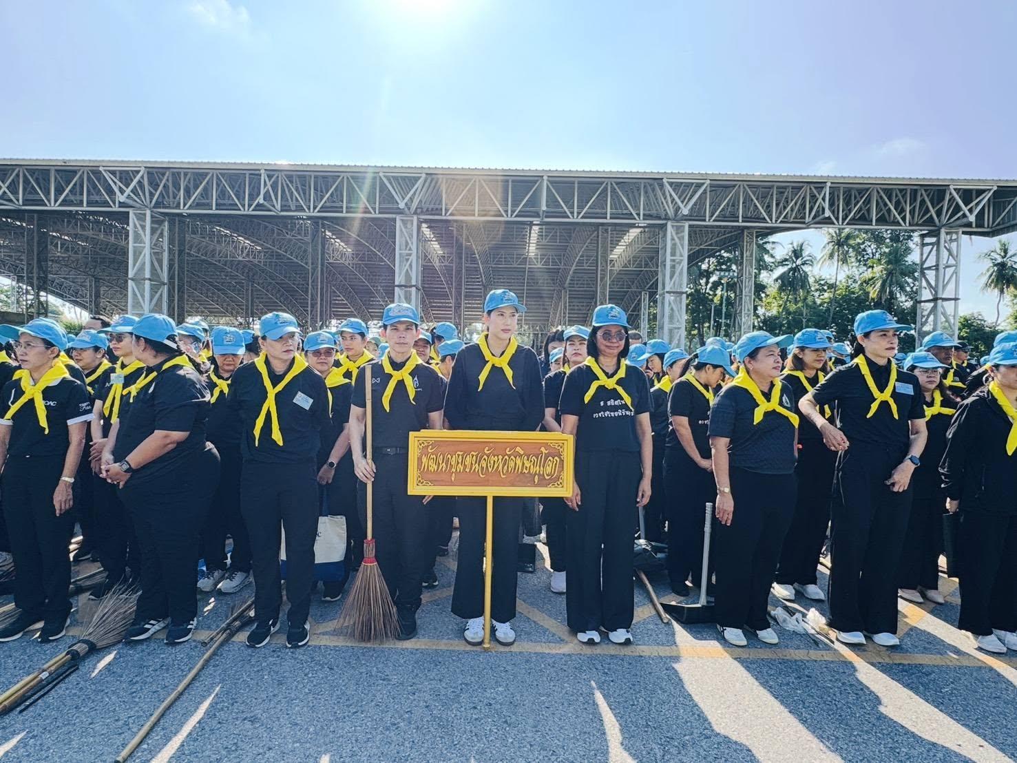 สำนักงานพัฒนาชุมชนจังหวัดพิษณุโลก ร่วมกิจกรรมจิตอาสาพัฒนาบำเพ็ญสาธารณประโยชน์และบำเพ็ญสาธารณกุศล เนื่องใน "วันนวมินทรมหาราช 13 ตุลาคม" และ "วันปิยมหาราช 23 ตุลาคม"