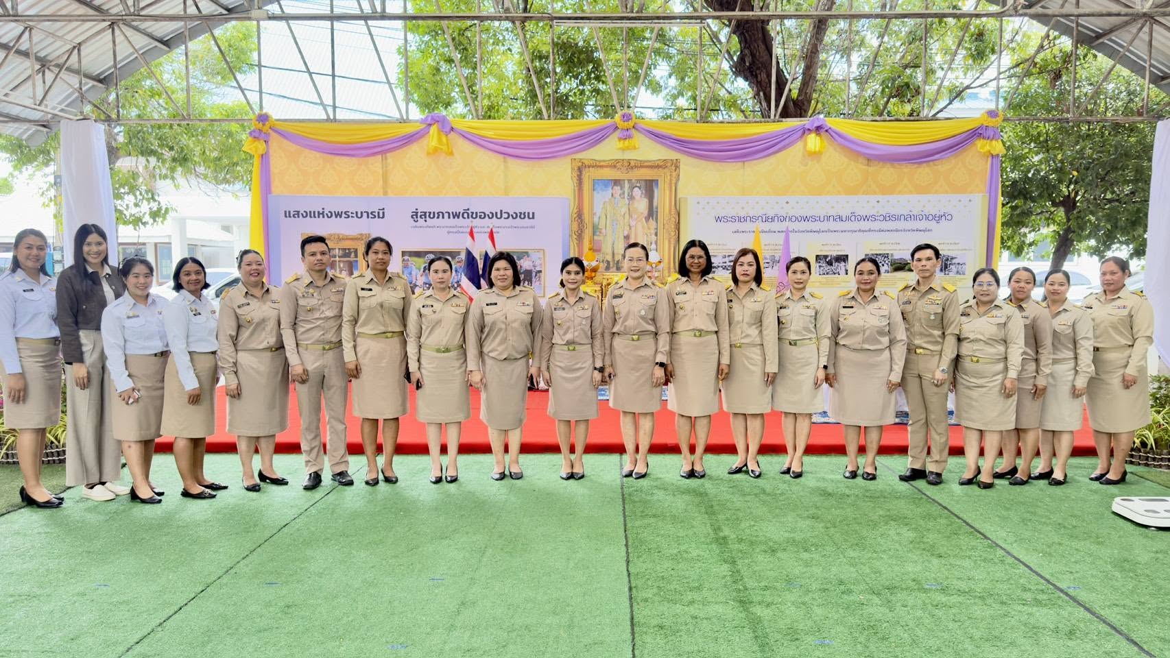 พช.พิษณุโลก ร่วมเปิดนิทรรศการเฉลิมพระเกียรติในโครงการแสงนำใจไทยทั้งชาติ เดิน วิ่ง ปั่น ป้องกันอัมพาต ครั้งที่ 12 เฉลิมพระเกียรติ ภายใต้หัวข้อ สโตรก 4 โรค 6 พฤติกรรม รู้แล้วทำ ป้องกันได้